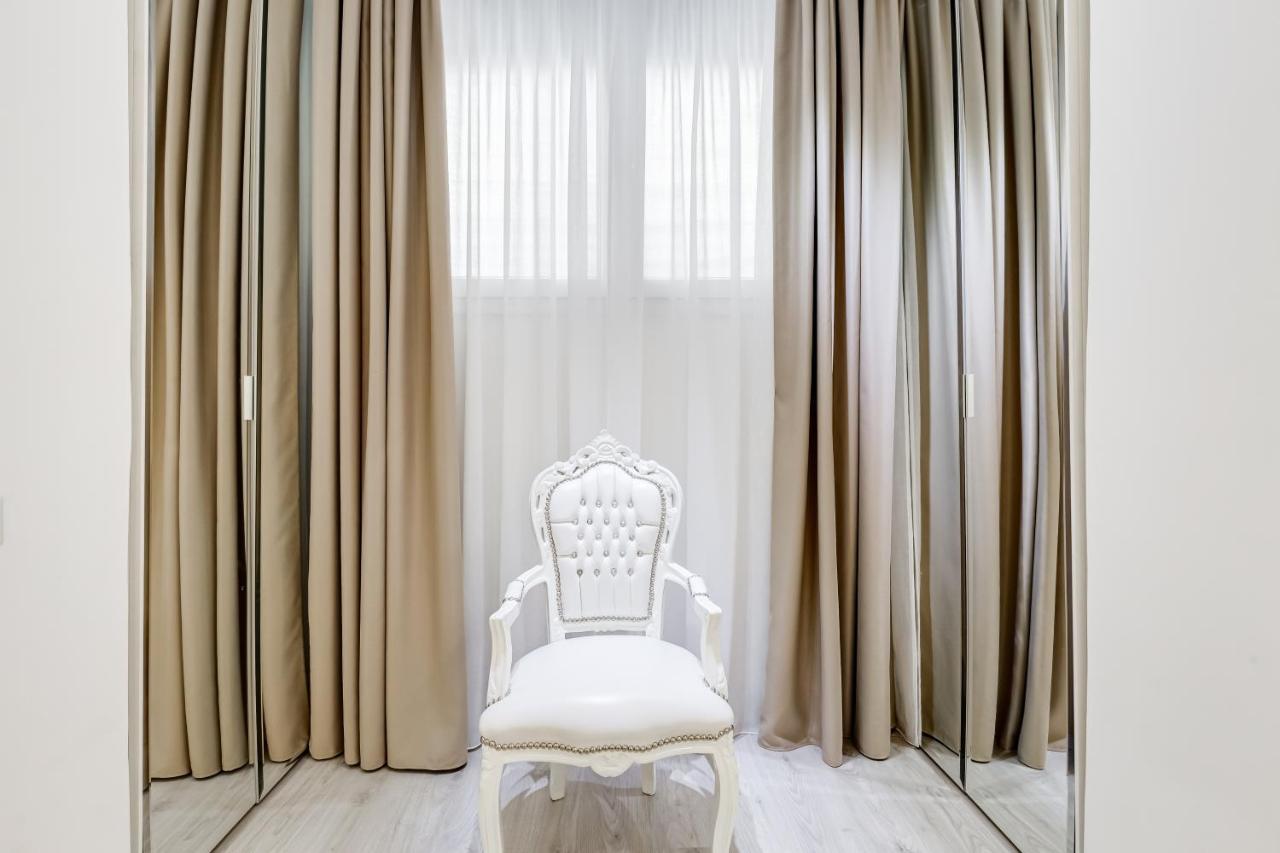 Bmga L The White Crown In Testaccio Roma