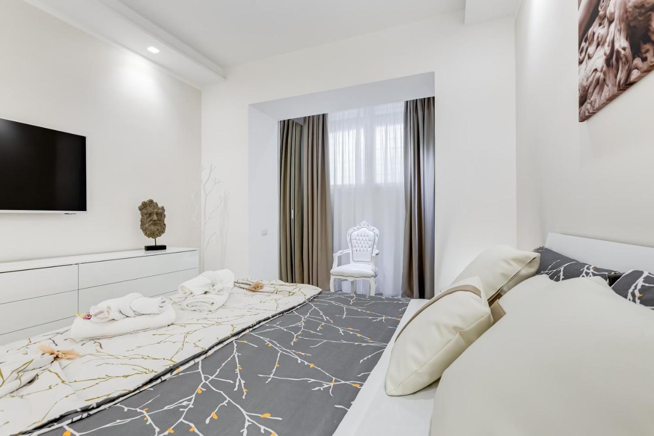 Bmga L The White Crown In Testaccio Rom
